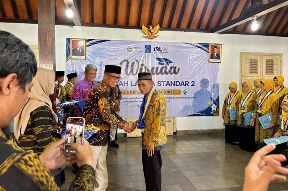 Dokumentasi wisuda Sekolah Lansia Standar 2 di Kabupaten Sleman